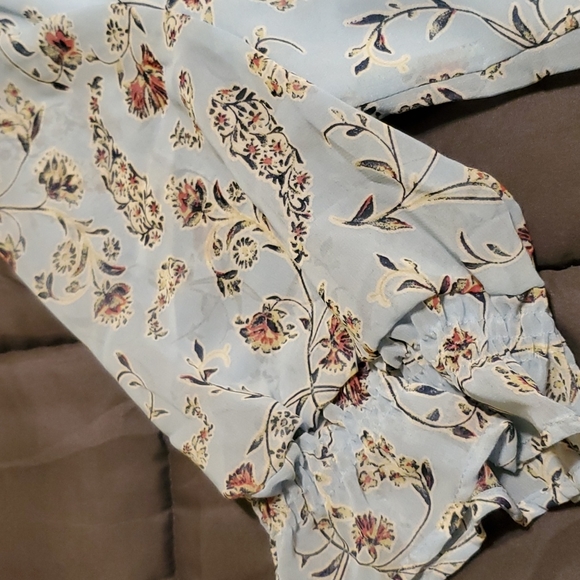 Baby blue chiffon blouse with floral design - Picture 4 of 8